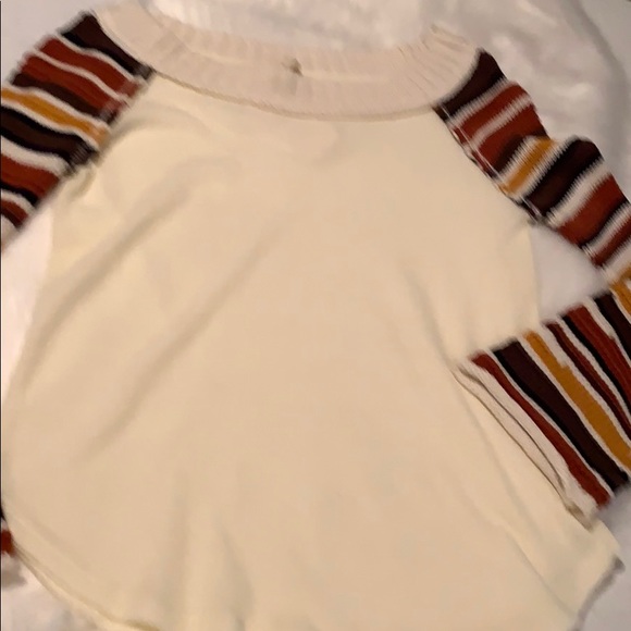 🆕 Altar’d State Thermal Top with sweater sleeves - Picture 6 of 12